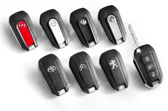 What’s the Real Difference Between an Automotive Remote Key and a Car Remote?